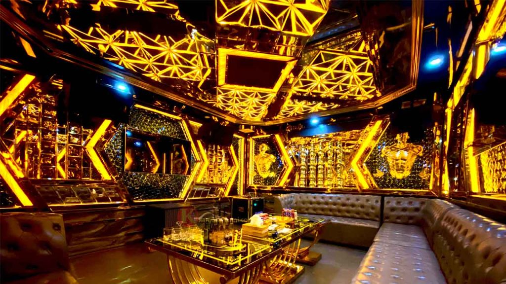 Karaoke Wine 1976 72 Nguyễn Khang | Đặt Bàn