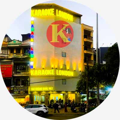 Karaoke London 156 Hoàng Quốc Việt là điểm đến lý tưởng cho những ai đang tìm kiếm không gian ca hát hiện đại, tiện nghi và đầy cảm hứng. Với phong cách thiết kế thời thượng, hệ thống công nghệ tiên tiến và dịch vụ tận tâm, London 156 hứa hẹn mang đến trải nghiệm giải trí đáng nhớ cho mọi khách hàng.
