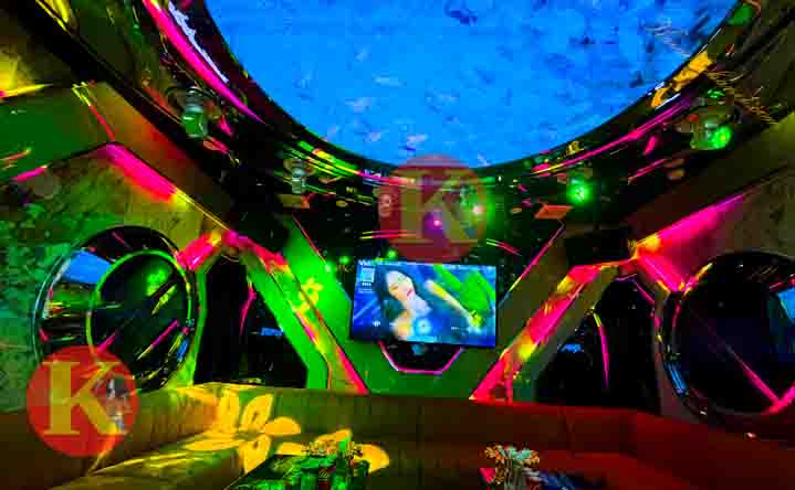 Nằm ngay trung tâm Dương Nội – vị trí đắc địa sôi động và đông đúc, Karaoke T-KTV là điểm đến giải trí lý tưởng cho mọi lứa tuổi. Với thiết kế hiện đại, hệ thống âm thanh – ánh sáng chất lượng và đội ngũ phục vụ tận tâm, nơi đây không chỉ đơn thuần là một quán karaoke mà còn là điểm hẹn lý tưởng để kết nối và thư giãn.