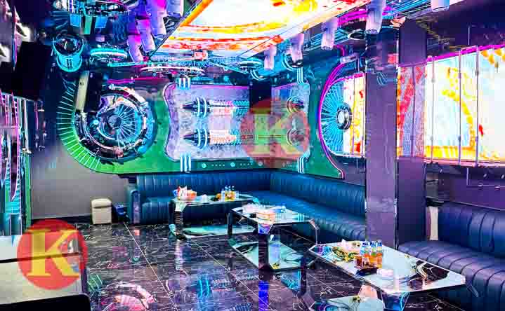 Karaoke London Sáo Phú Lương từ khi ra mắt đã khẳng định được vị thế là một trong những trung tâm giải trí hàng đầu khu vực Hà Đông. Với sự đầu tư chỉn chu từ không gian kiến trúc cho đến hệ thống âm thanh hiện đại, London Sáo hứa hẹn mang đến cho bạn những phút giây thăng hoa trọn vẹn cùng âm nhạc.