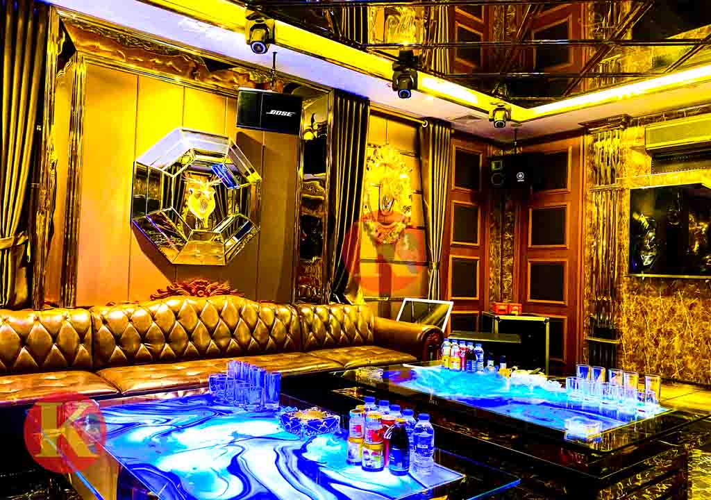 Phòng hát sang trọng tại Karaoke Rome 454 Trần Khát Chân Hai Bà Trưng karaokehanoi.com